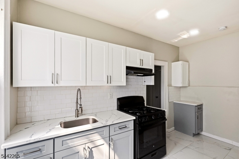 28 Underwood St Property Photo 20