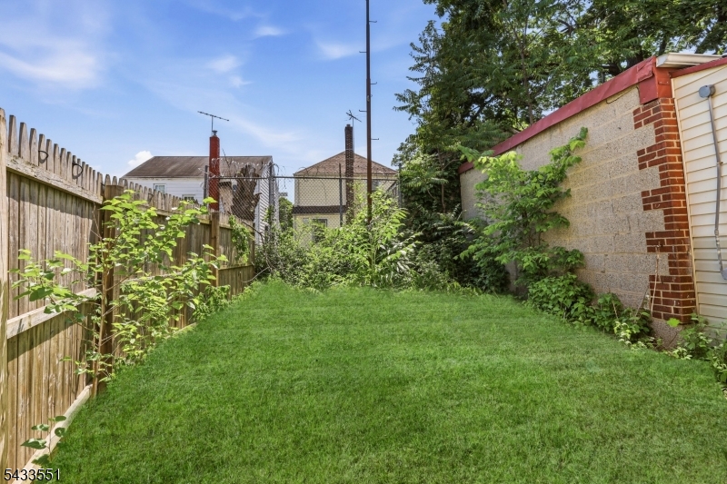 28 Underwood St Property Photo 40