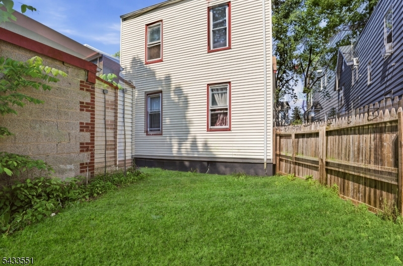 28 Underwood St Property Photo 41