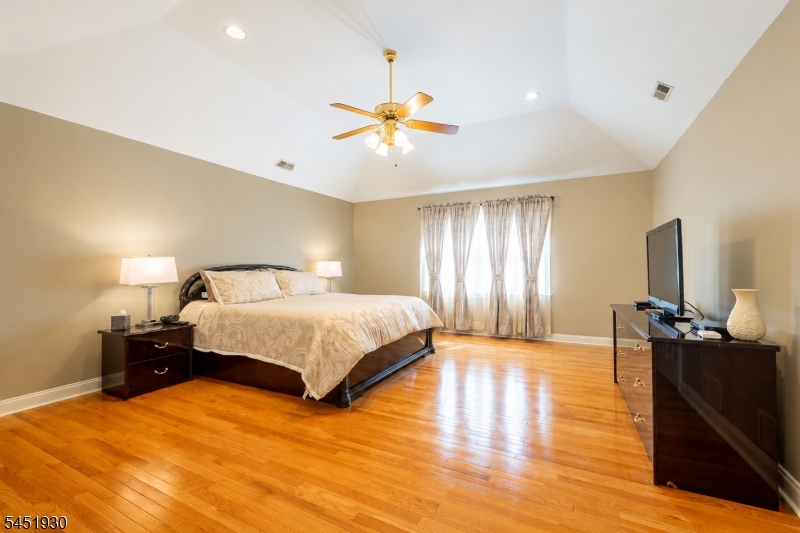 40 Newland Ct Property Photo 17