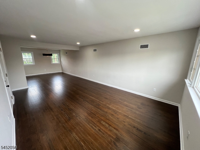 1006 Gifford Ct 2 Property Photo 4