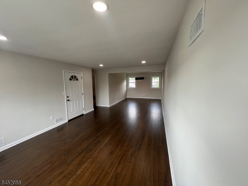 1006 Gifford Ct 2 Property Photo 5