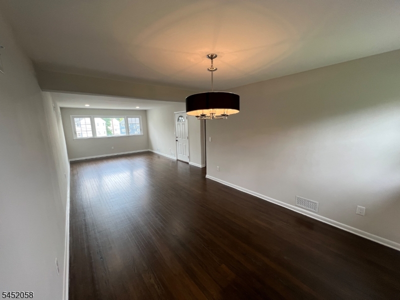 1006 Gifford Ct 2 Property Photo 6