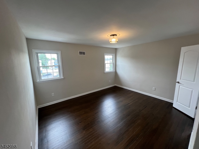 1006 Gifford Ct 2 Property Photo 7