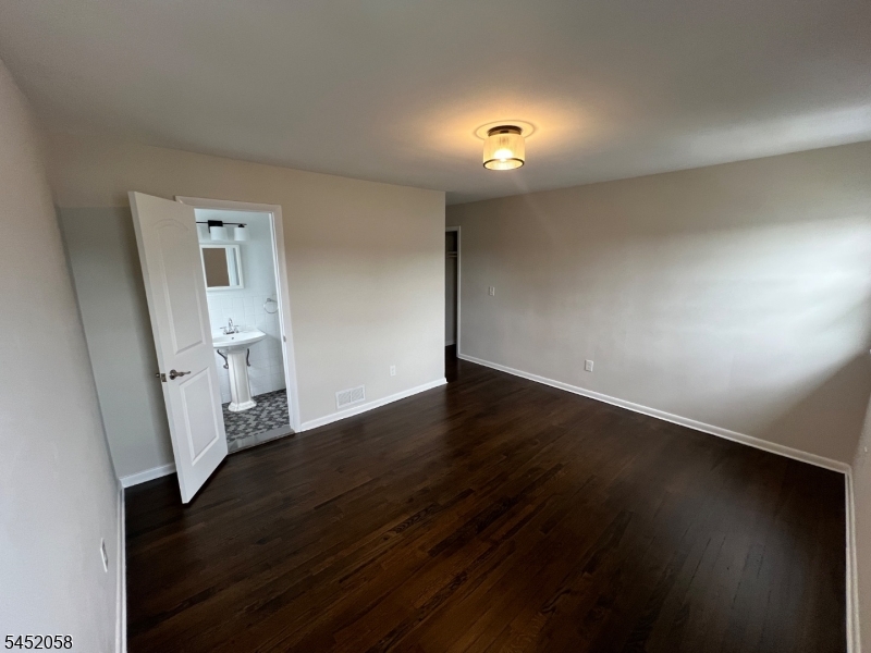 1006 Gifford Ct 2 Property Photo 8