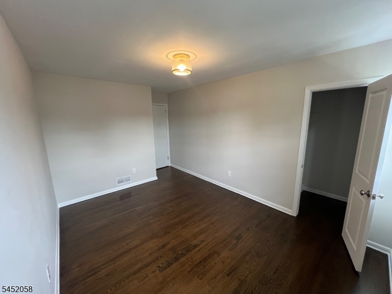 1006 Gifford Ct 2 Property Photo 12