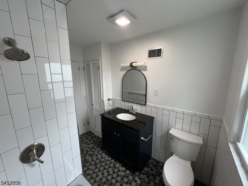 1006 Gifford Ct 2 Property Photo 16
