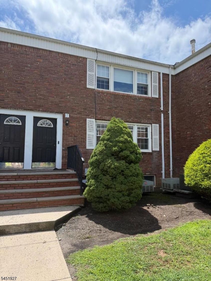 17 Dartmouth Ave 2A Property Photo 1