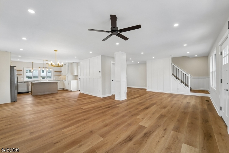 324 Thomas Ave Property Photo 4