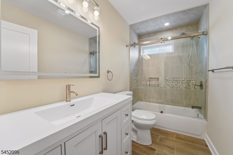 324 Thomas Ave Property Photo 34