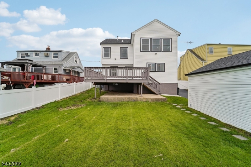 324 Thomas Ave Property Photo 46