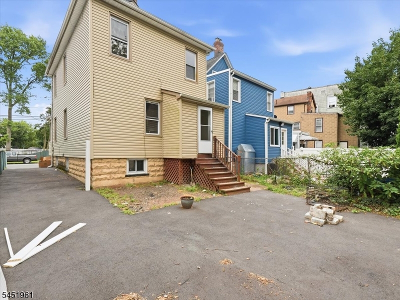 56 Prospect St Property Photo 34