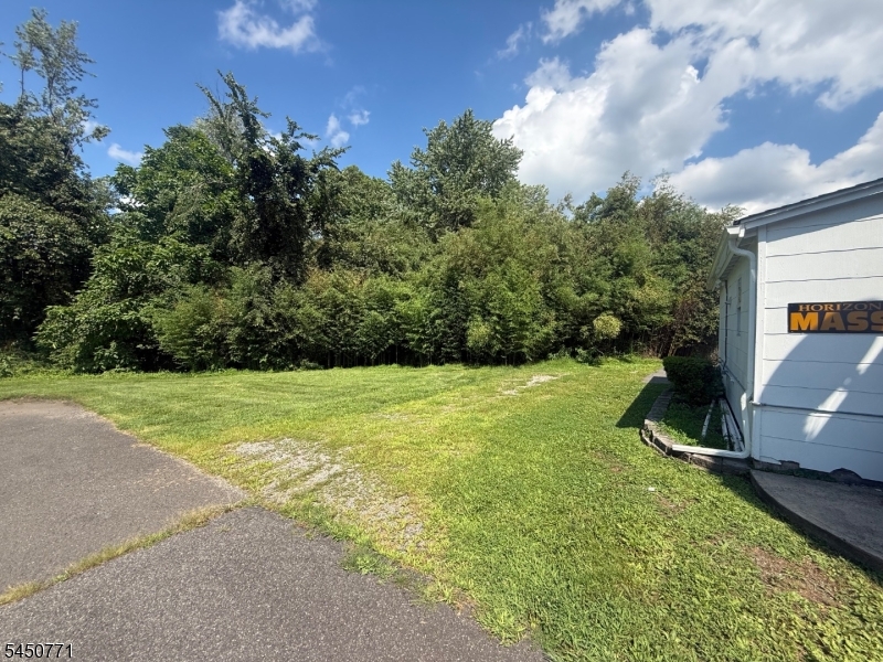 493 Union Ave Property Photo 3