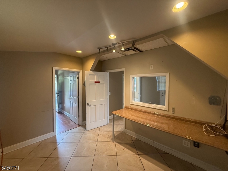 493 Union Ave Property Photo 5