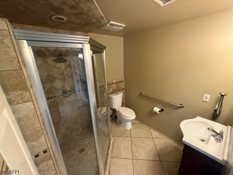 493 Union Ave Property Photo 6