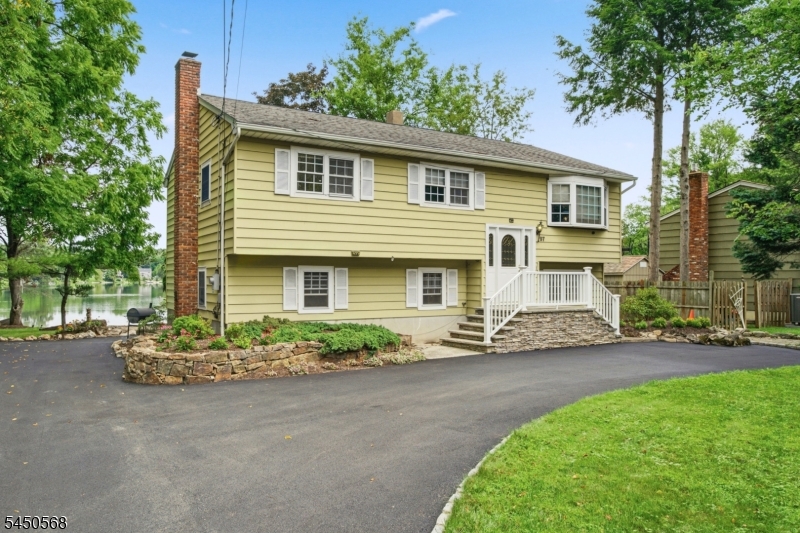 97 Shore Rd Property Photo 5