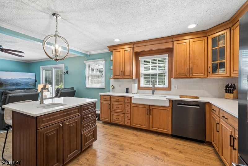 19 Mohawk Ave Property Photo 16