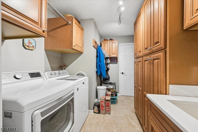 19 Mohawk Ave Property Photo 22