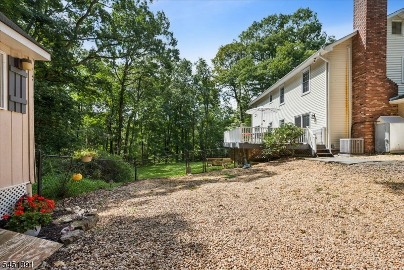 19 Mohawk Ave Property Photo 40