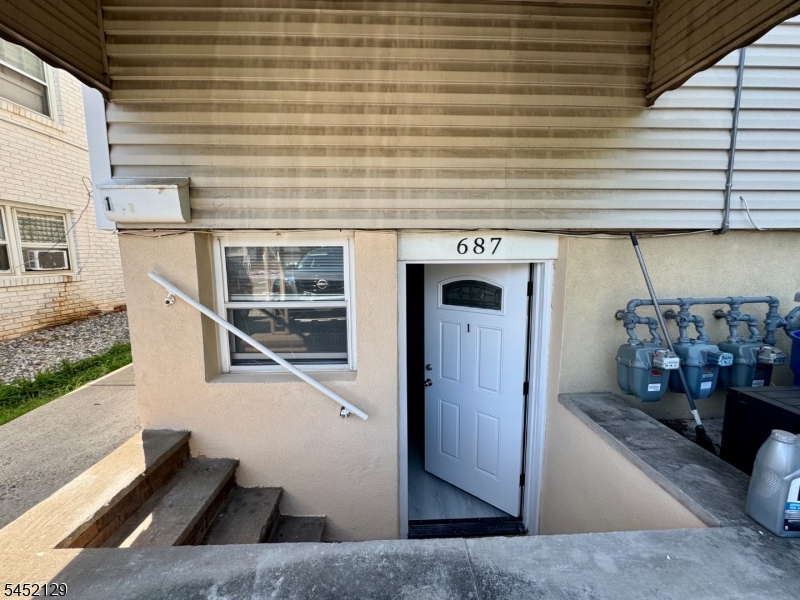 687 Midland Ave 1 Property Photo 2