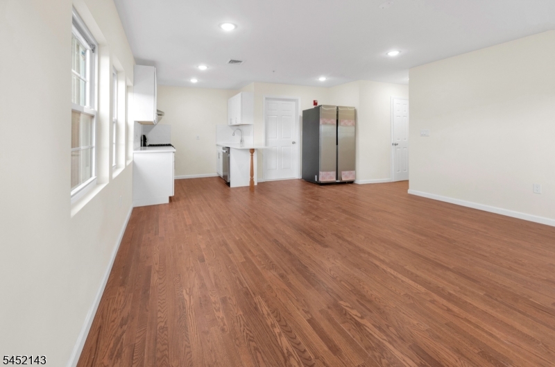1142 Clinton Ave Property Photo 4