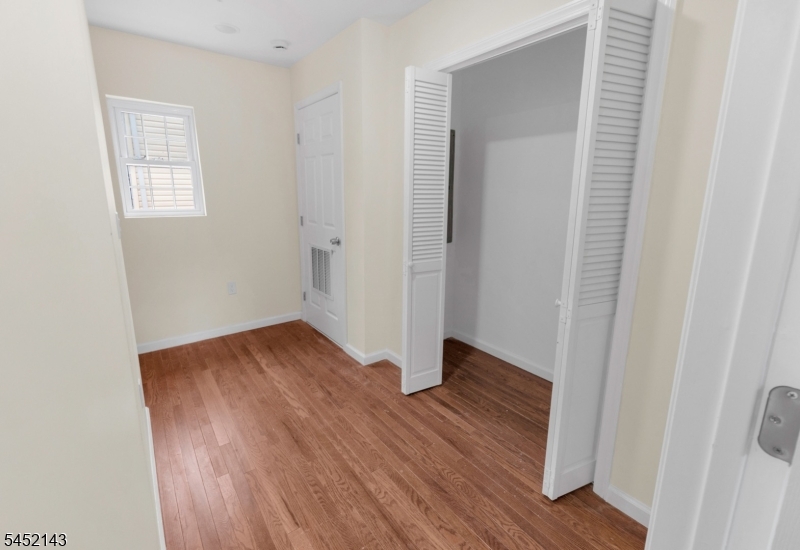 1142 Clinton Ave Property Photo 10