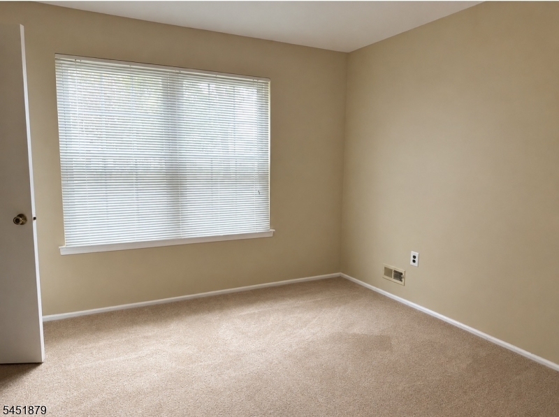 109 Applegate Ln Property Photo 3