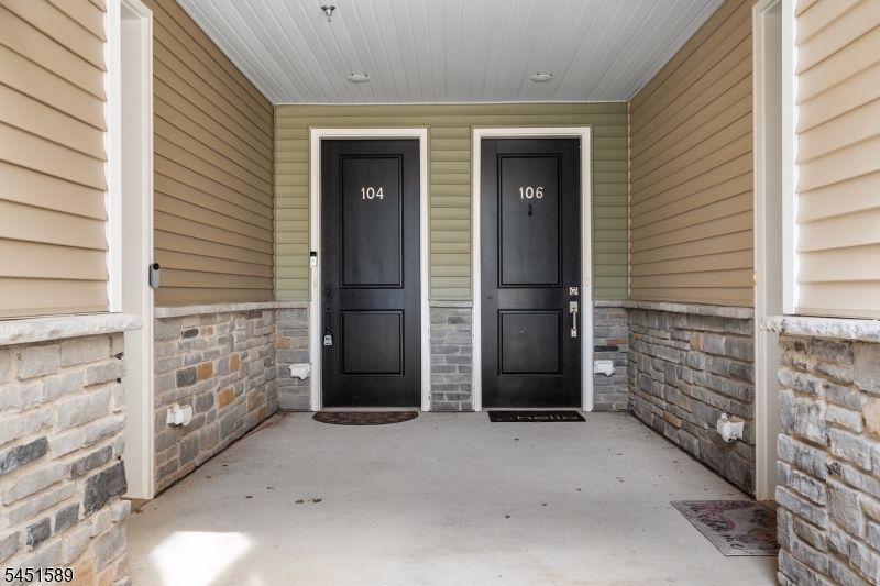 104 Iris Ct Property Photo 4
