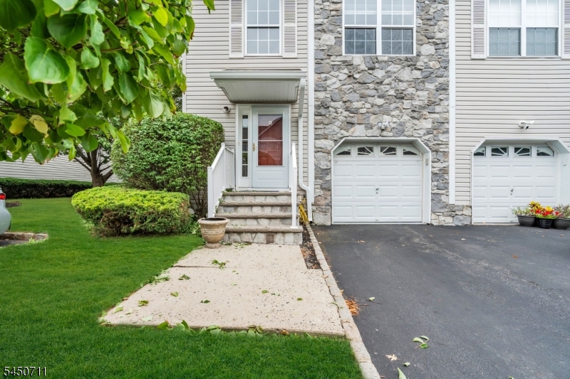 8 Edith Pl Property Photo 5