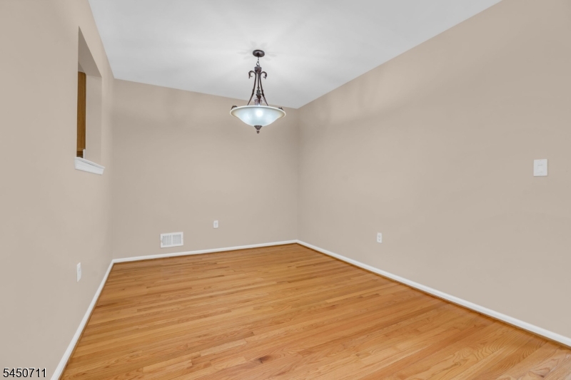 8 Edith Pl Property Photo 9