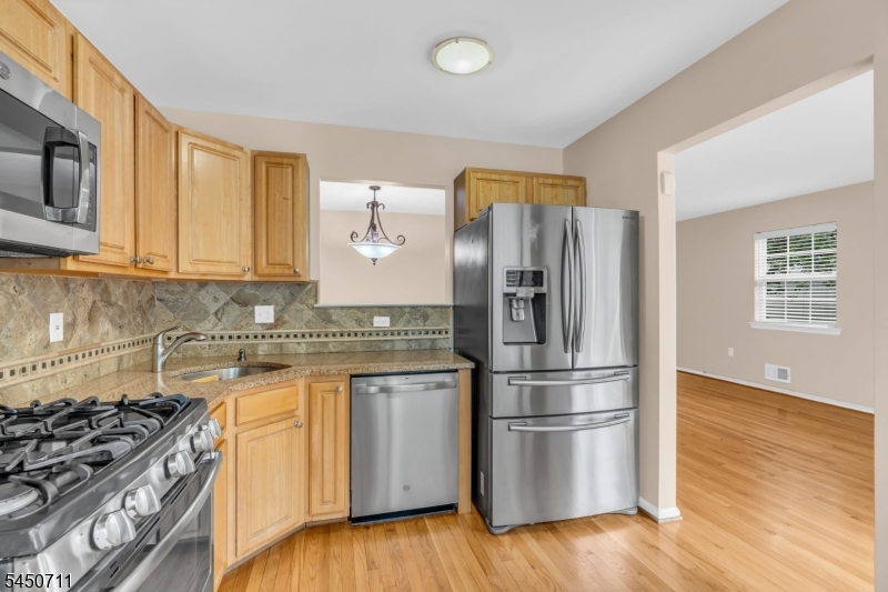 8 Edith Pl Property Photo 13