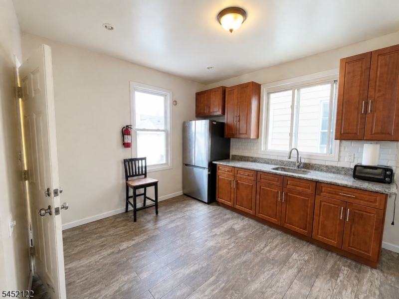 186 Oakwood Pl 1 Property Photo 4