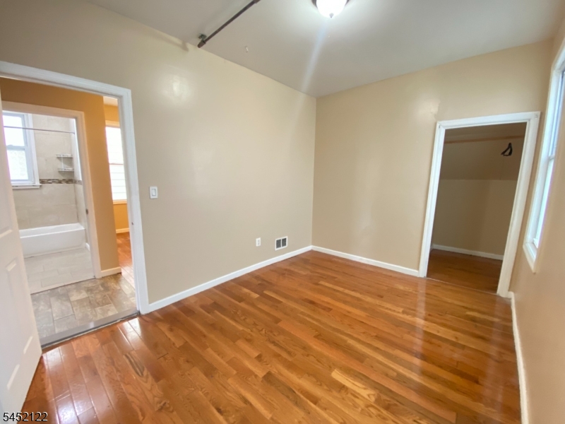 186 Oakwood Pl 1 Property Photo 7