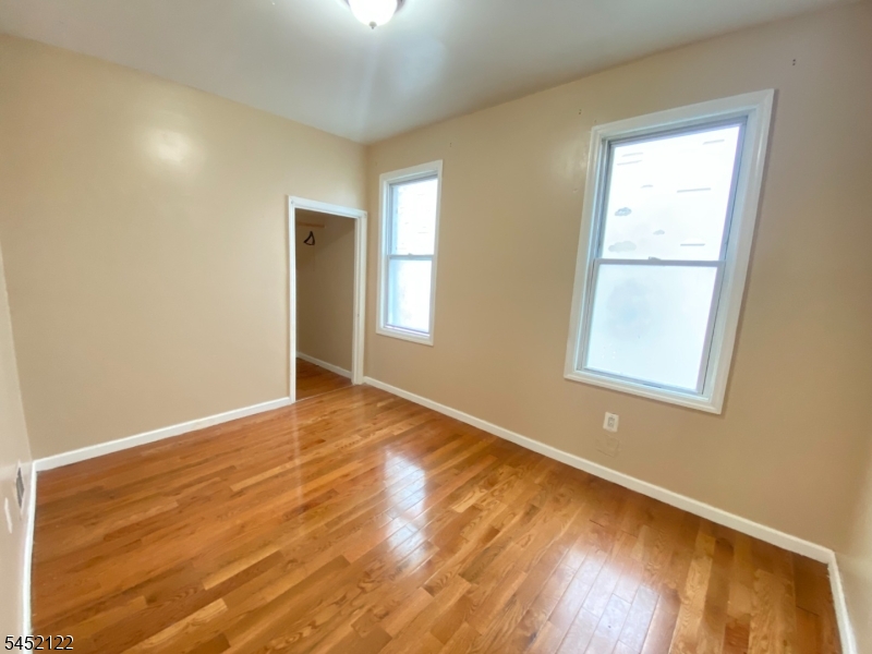 186 Oakwood Pl 1 Property Photo 8