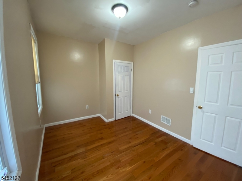 186 Oakwood Pl 1 Property Photo 10