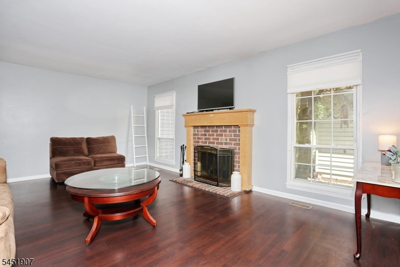 14 Birdseye Cir Property Photo 8