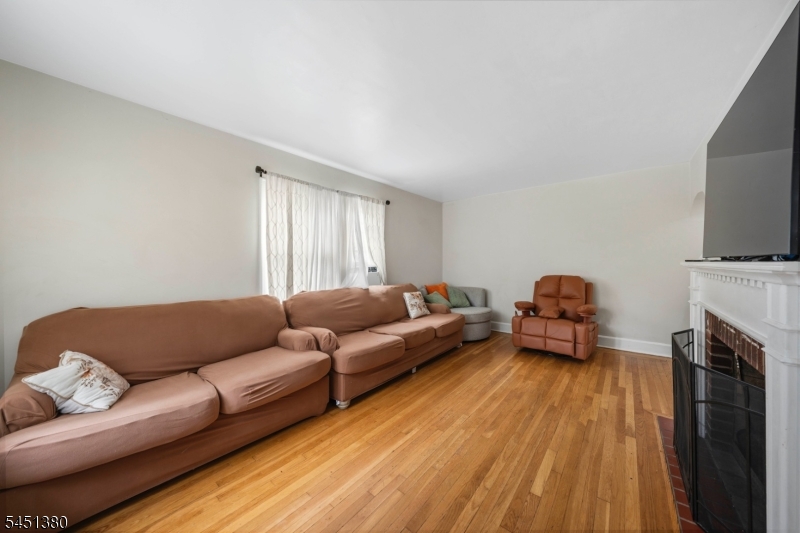 668 Greenbrook Rd Property Photo 3