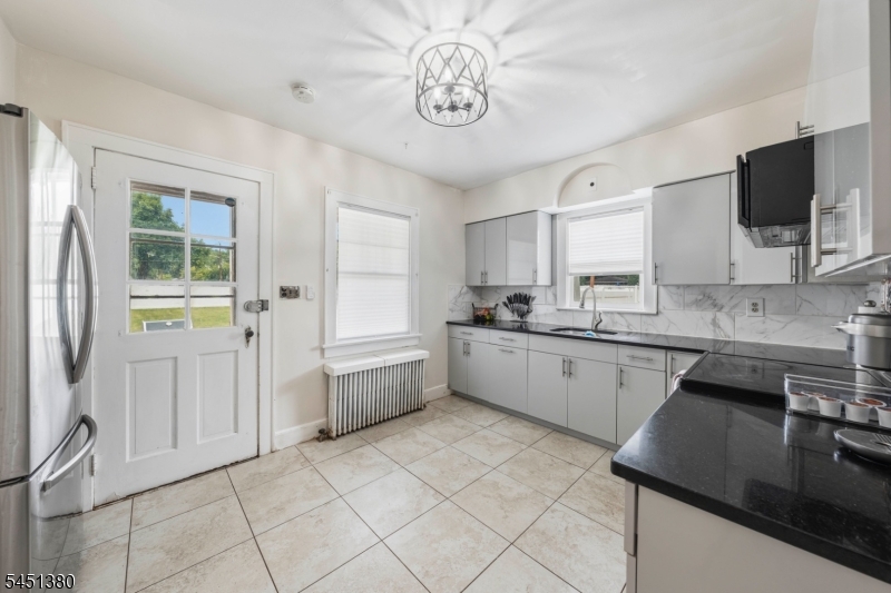 668 Greenbrook Rd Property Photo 6