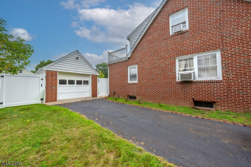 668 Greenbrook Rd Property Photo 23