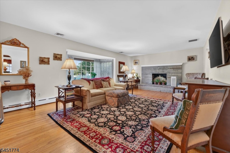 125 Randolph Ave Property Photo 4