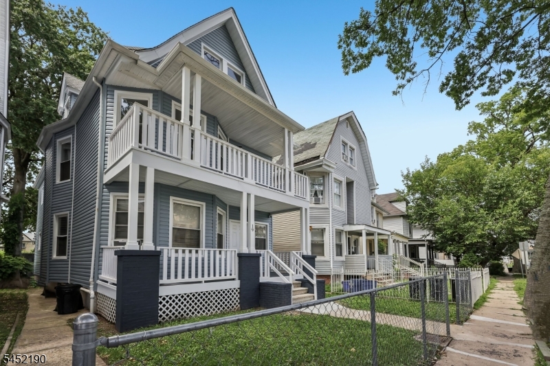 19 Nassau Pl Property Photo 2