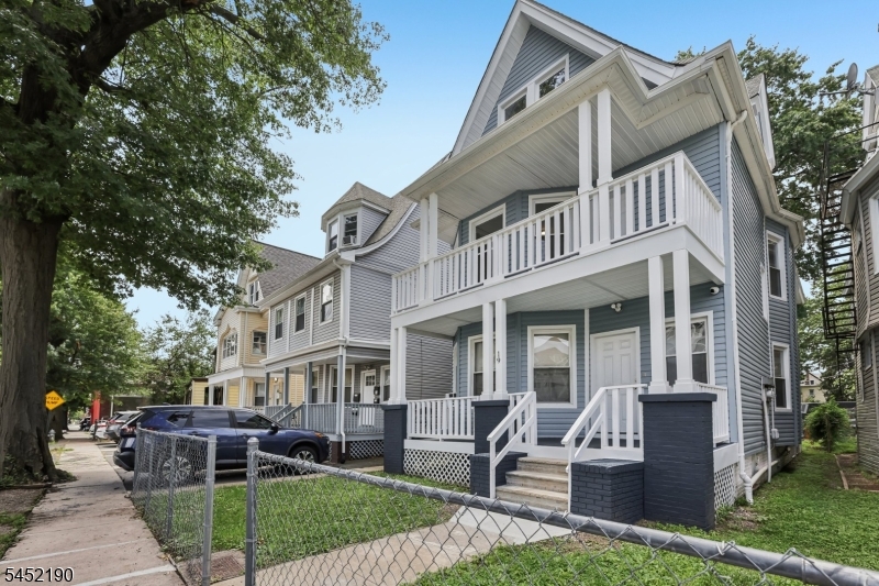 19 Nassau Pl Property Photo 3