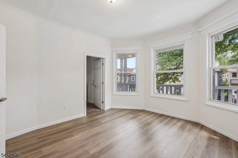 19 Nassau Pl Property Photo 7