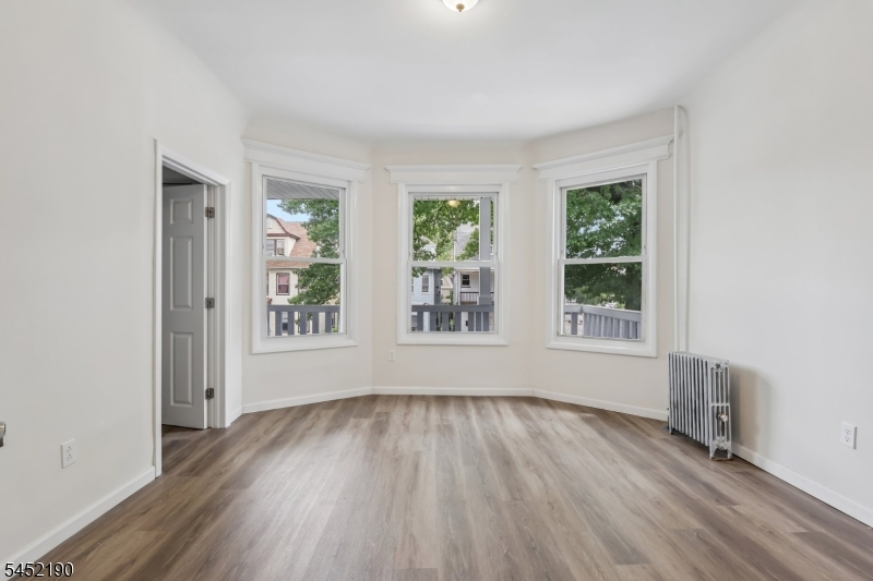 19 Nassau Pl Property Photo 8