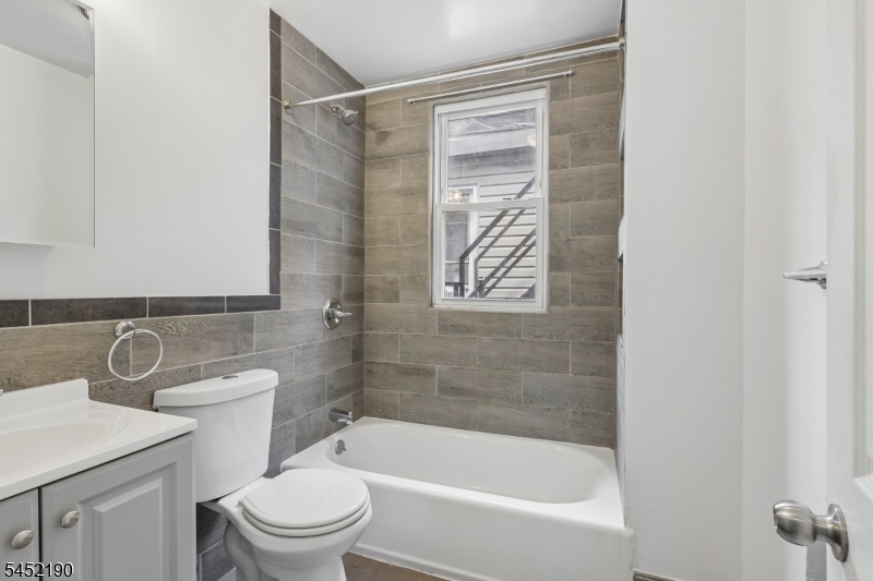 19 Nassau Pl Property Photo 15