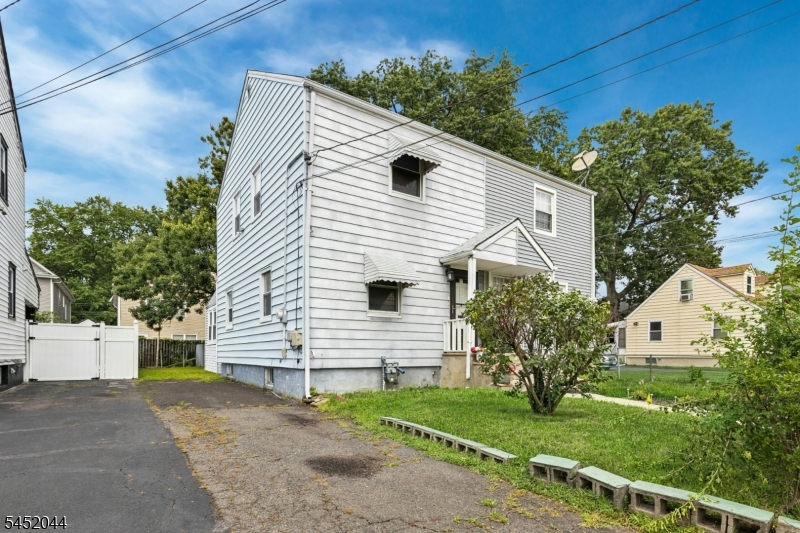 721 Union St Property Photo 2