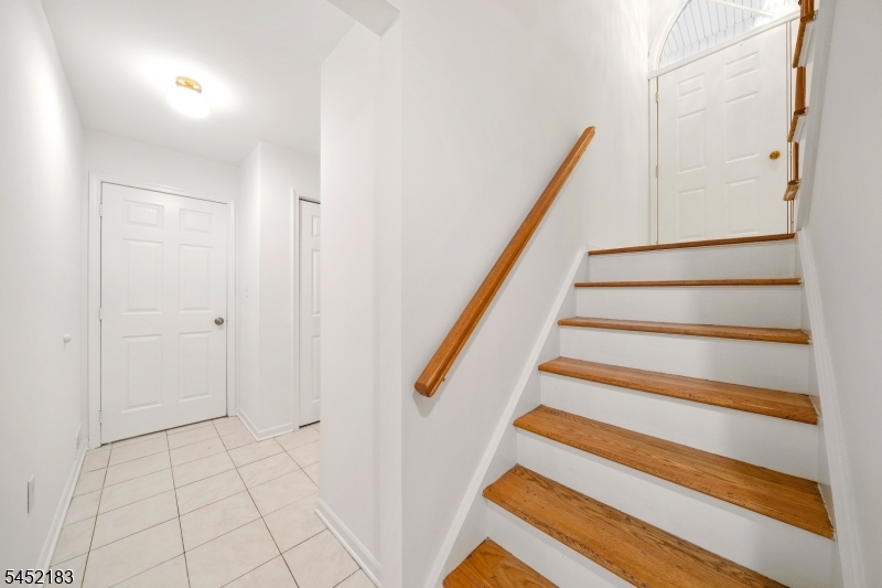 8 Beacon Hill Commons 8 Property Photo 3