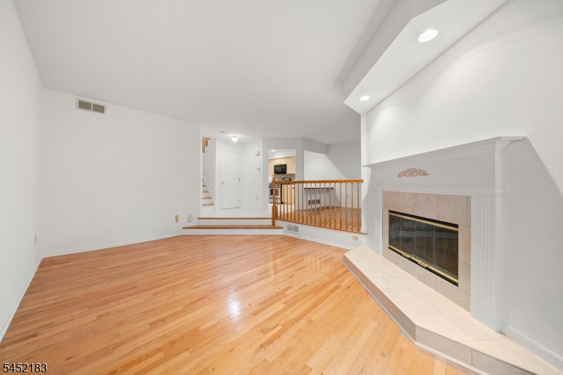 8 Beacon Hill Commons 8 Property Photo 5