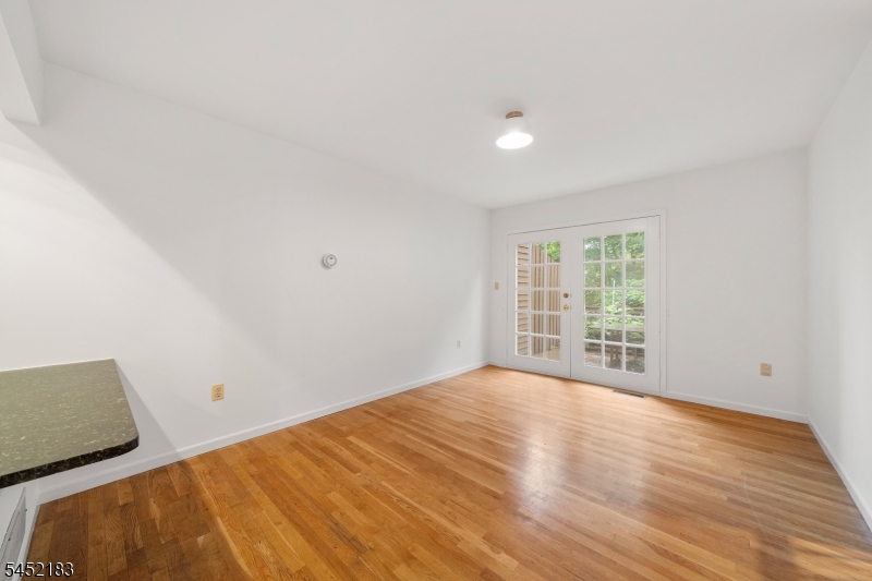 8 Beacon Hill Commons 8 Property Photo 6