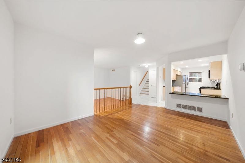 8 Beacon Hill Commons 8 Property Photo 7